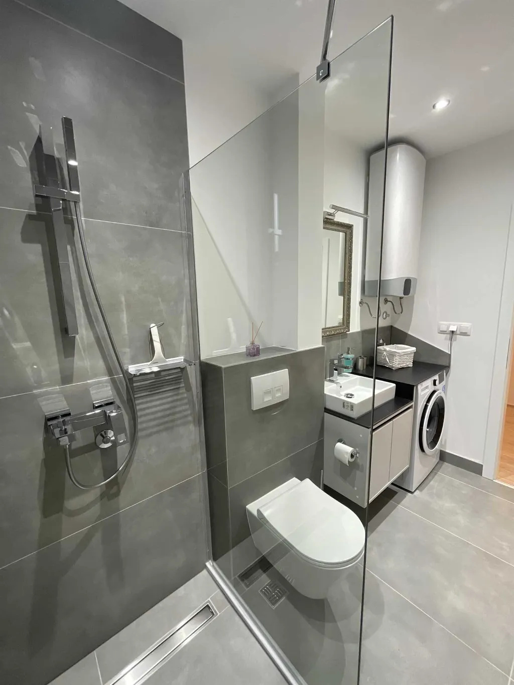 Two-Bedroom Apartment with Balcony in Mostar