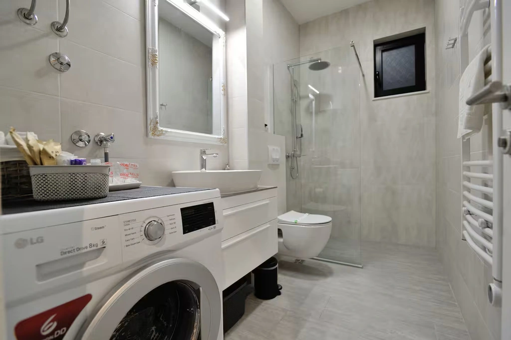 Two-Bedroom Apartment in Mostar with Balcony & A/C