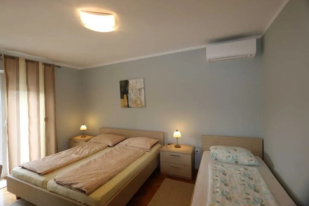 Apartment in Silo (Krk) for Up to 5 Guests