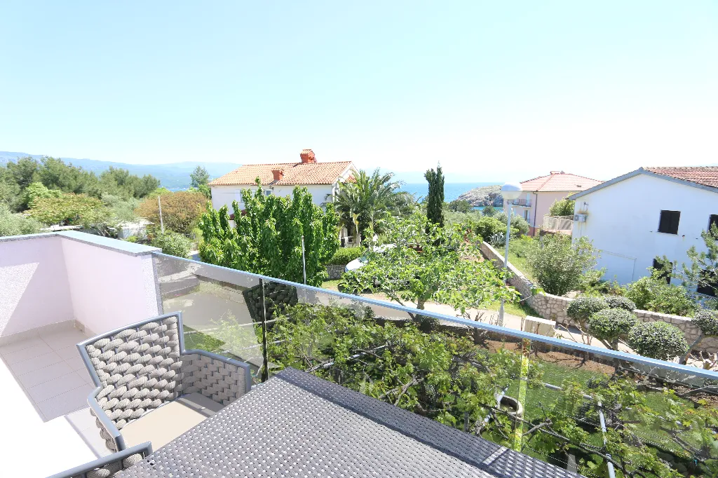 Apartment in Silo (Krk) for Up to 5 Guests