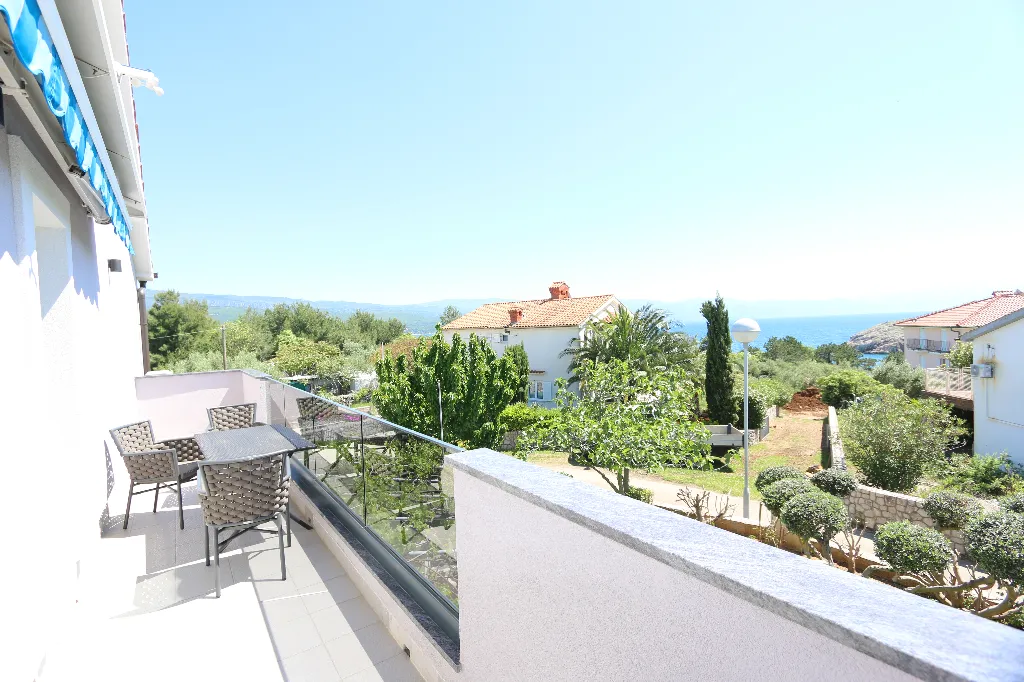 Apartment in Silo (Krk) for Up to 5 Guests