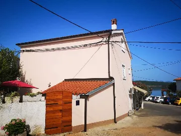 Apartment in Klimno for 4 Guests with Terrace