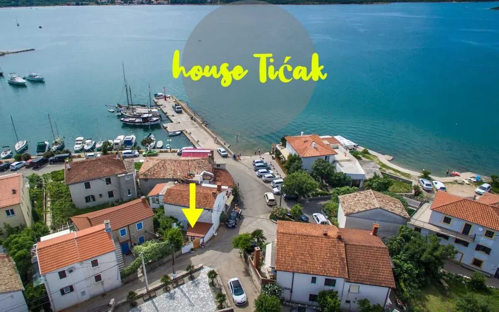 Apartment in Klimno for 4 Guests with Terrace
