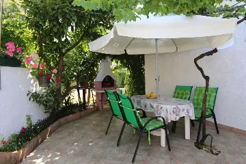 Apartment in Klimno for 4 Guests with Terrace
