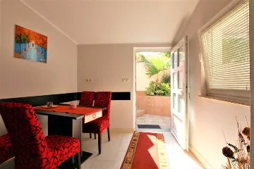 Apartment in Klimno for 4 Guests with Terrace