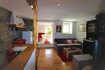 Apartment in Klimno for 4 Guests with Terrace