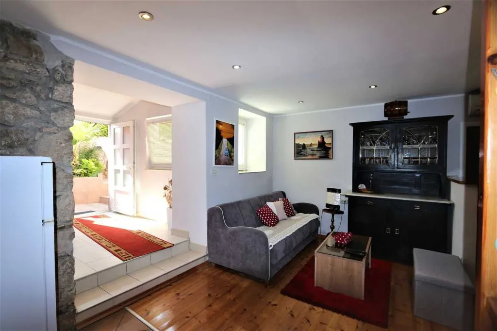 Apartment in Klimno for 4 Guests with Terrace