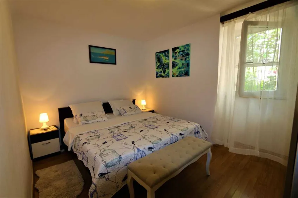 Apartment in Klimno for 4 Guests with Terrace