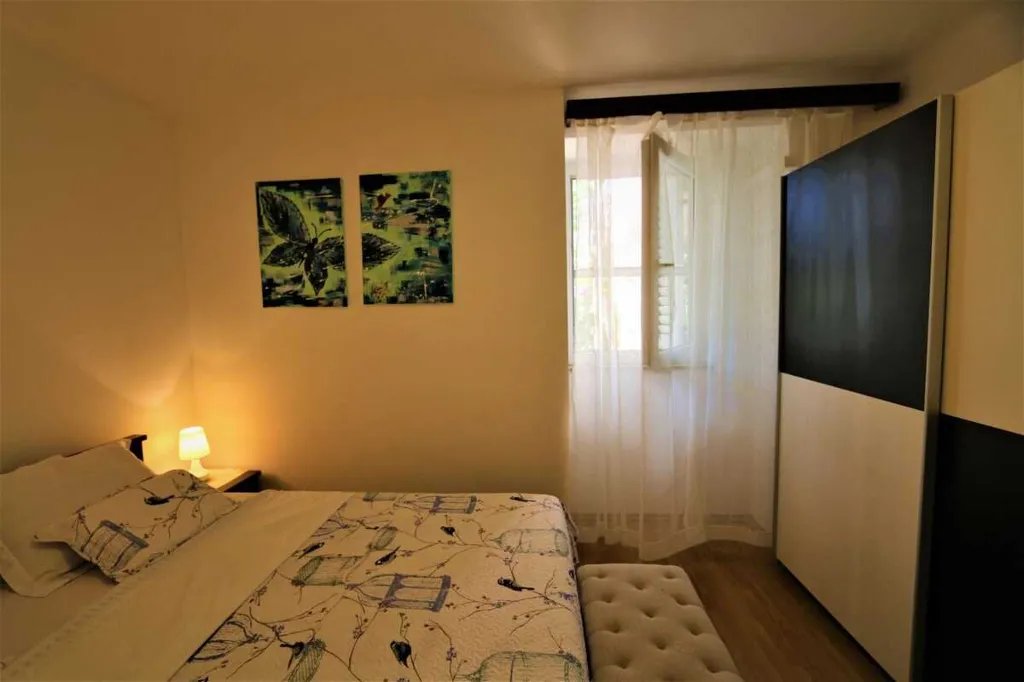 Apartment in Klimno for 4 Guests with Terrace