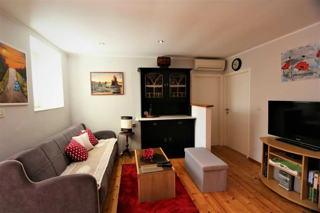 Apartment in Klimno for 4 Guests with Terrace