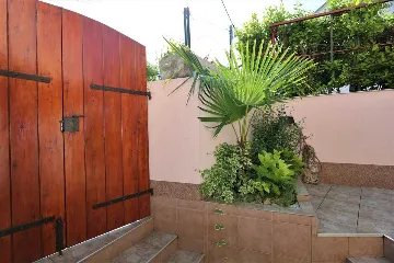 Apartment in Klimno for 4 Guests with Terrace