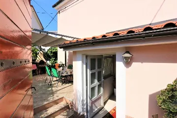 Apartment in Klimno for 4 Guests with Terrace