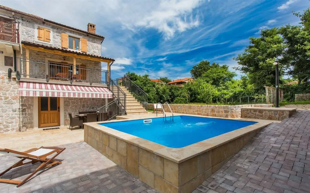 Villa in Klimno for 6 Guests with Outdoor Pool