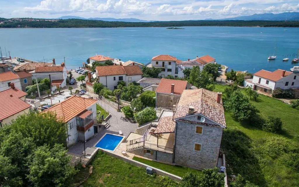 Villa in Klimno for 6 Guests with Outdoor Pool