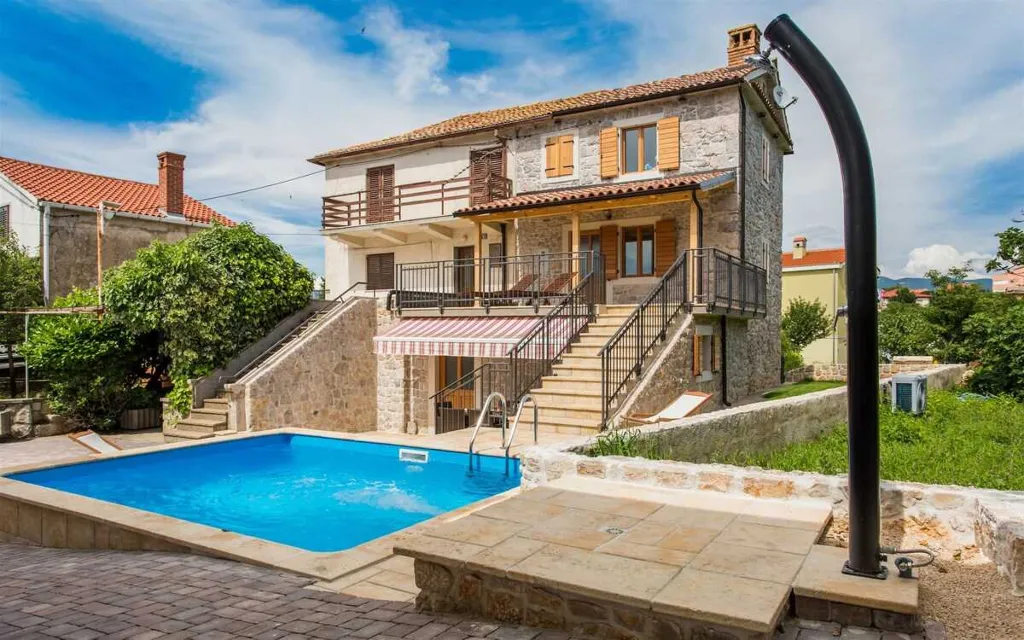 Villa in Klimno for 6 Guests with Outdoor Pool