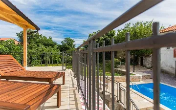 Villa in Klimno for 6 Guests with Outdoor Pool