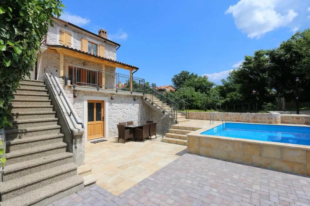 Villa in Klimno for 6 Guests with Outdoor Pool