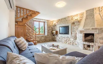 Villa in Klimno for 6 Guests with Outdoor Pool