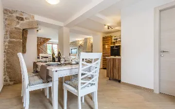 Villa in Klimno for 6 Guests with Outdoor Pool