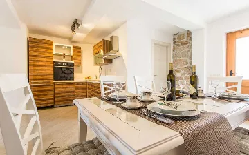 Villa in Klimno for 6 Guests with Outdoor Pool