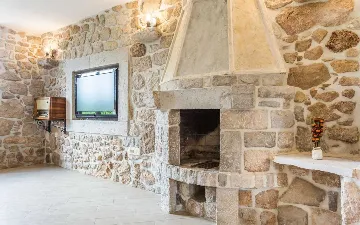 Villa in Klimno for 6 Guests with Outdoor Pool