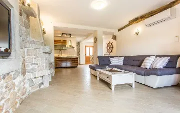 Villa in Klimno for 6 Guests with Outdoor Pool