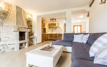 Villa in Klimno for 6 Guests with Outdoor Pool