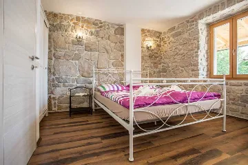 Villa in Klimno for 6 Guests with Outdoor Pool