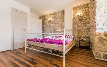 Villa in Klimno for 6 Guests with Outdoor Pool