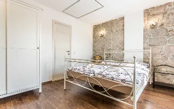 Villa in Klimno for 6 Guests with Outdoor Pool