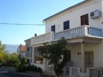 4-Bedroom Apartment in Šilo for Up to 8 Guests