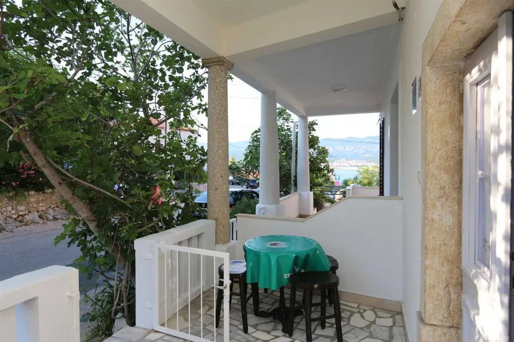 4-Bedroom Apartment in Šilo for Up to 8 Guests