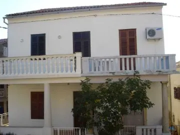 4-Bedroom Apartment in Šilo for Up to 8 Guests