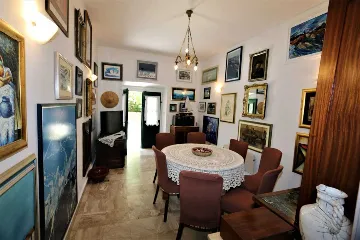 4-Bedroom Apartment in Šilo for Up to 8 Guests