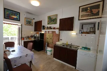 4-Bedroom Apartment in Šilo for Up to 8 Guests