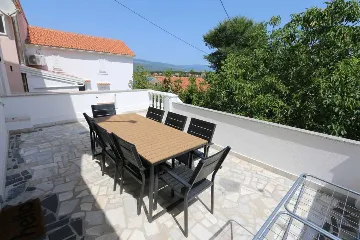 4-Bedroom Apartment in Šilo for Up to 8 Guests