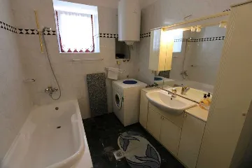4-Bedroom Apartment in Šilo for Up to 8 Guests