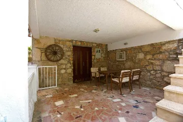 4-Bedroom Apartment in Šilo for Up to 8 Guests
