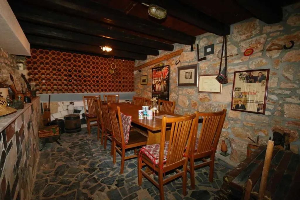 4-Bedroom Apartment in Šilo for Up to 8 Guests