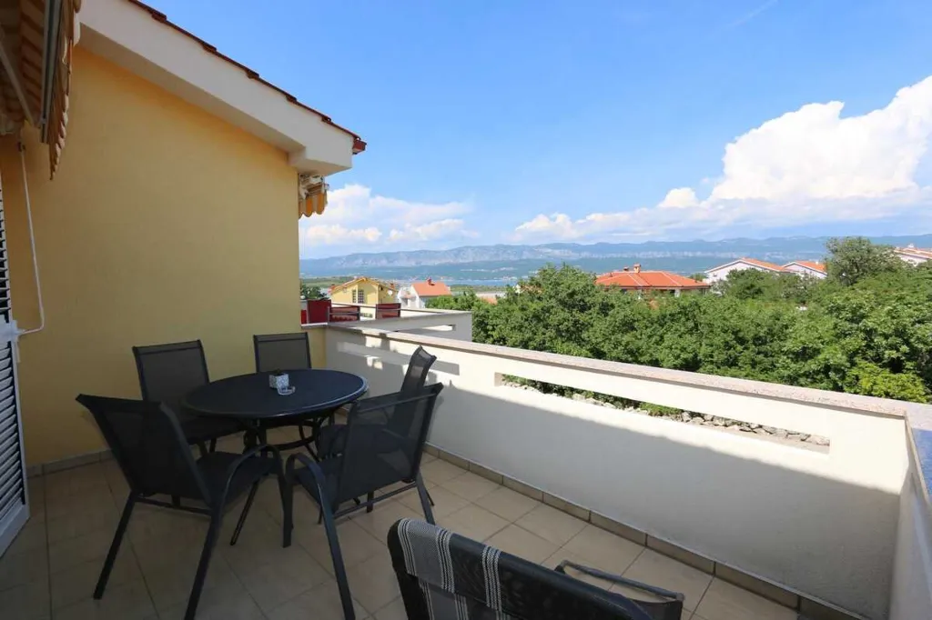 1-Bedroom Apartment in Klimno for Up to 4