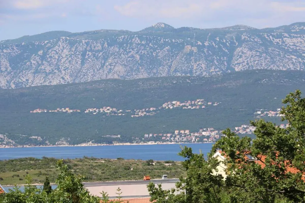 1-Bedroom Apartment in Klimno for Up to 4