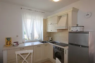 1-Bedroom Apartment in Klimno for Up to 4