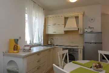 1-Bedroom Apartment in Klimno for Up to 4