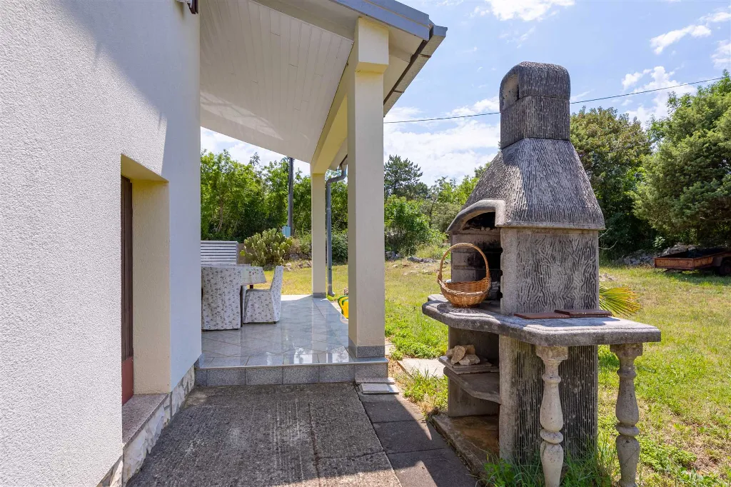2-Bedroom Apartment in Silo (Island Krk) for 5