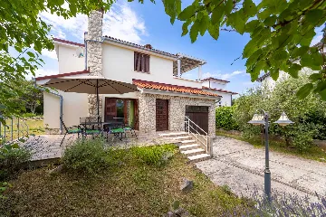 2-Bedroom Apartment in Silo (Island Krk) for 5