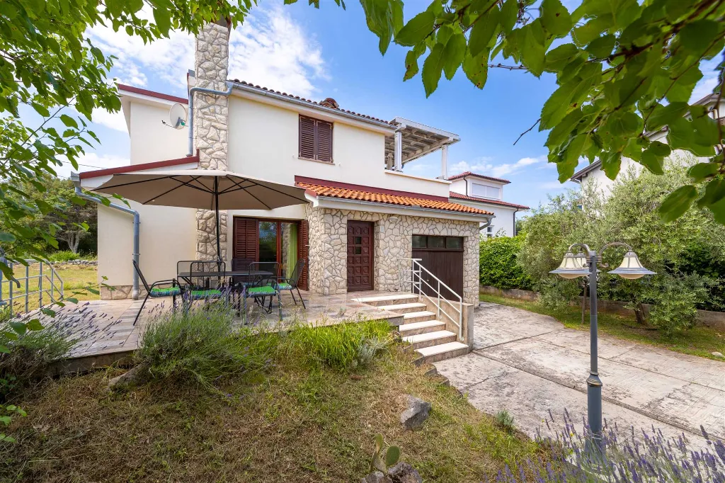2-Bedroom Apartment in Silo (Island Krk) for 5
