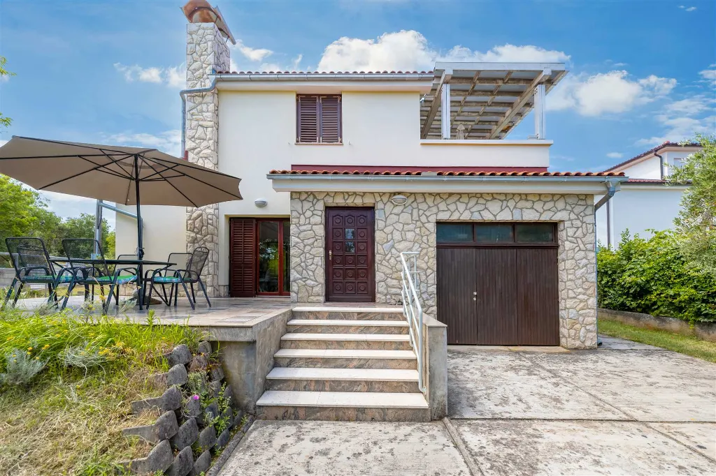 2-Bedroom Apartment in Silo (Island Krk) for 5