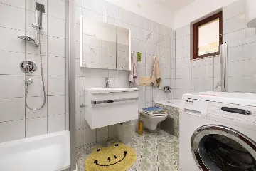 2-Bedroom Apartment in Silo (Island Krk) for 5