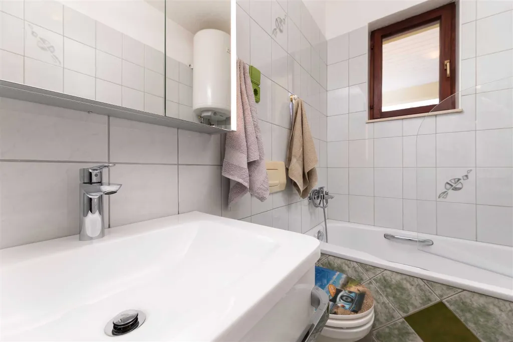 2-Bedroom Apartment in Silo (Island Krk) for 5