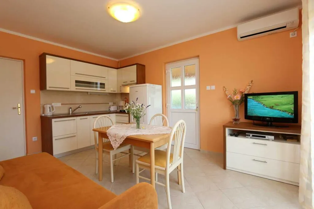 Apartment in Silo (Krk) for up to 3 guests